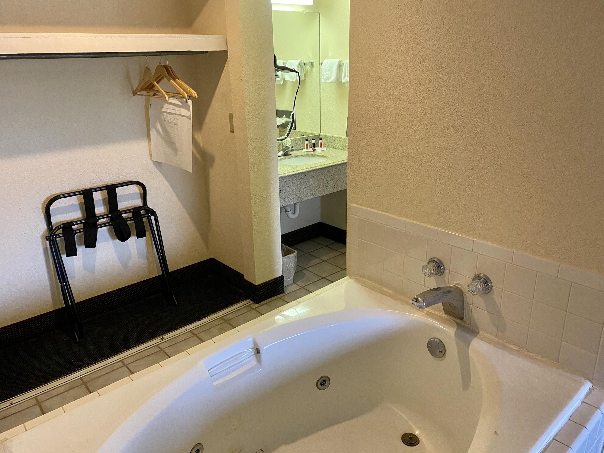 Days Inn By Wyndham Morehead Extérieur photo