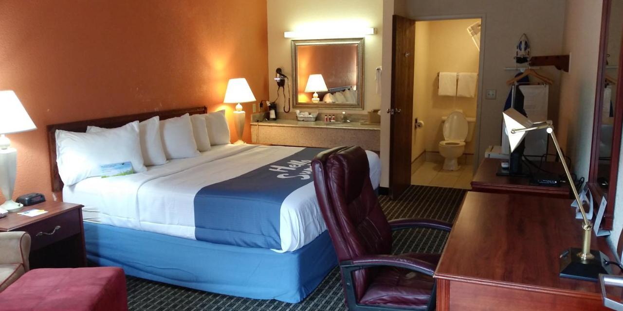 Days Inn By Wyndham Morehead Extérieur photo
