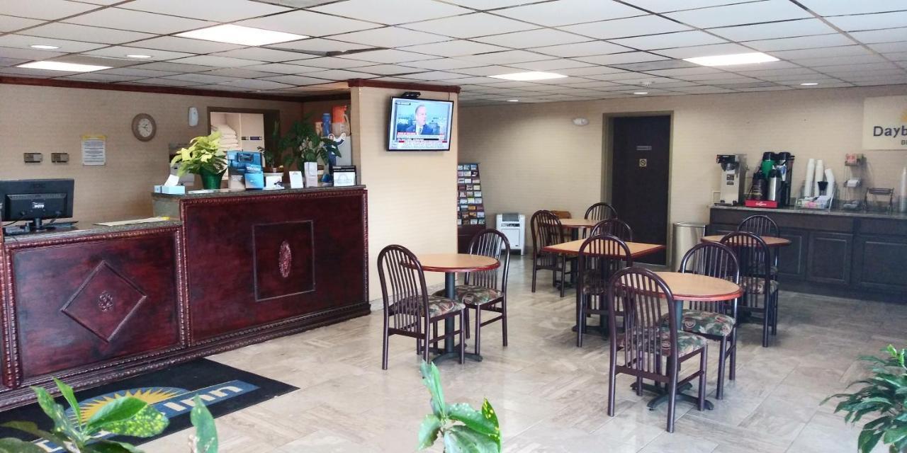 Days Inn By Wyndham Morehead Extérieur photo